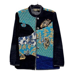 Vintage Allure Velvet Tapestry Patchwork Jacket Size M Artsy Avant-Garde Indie
